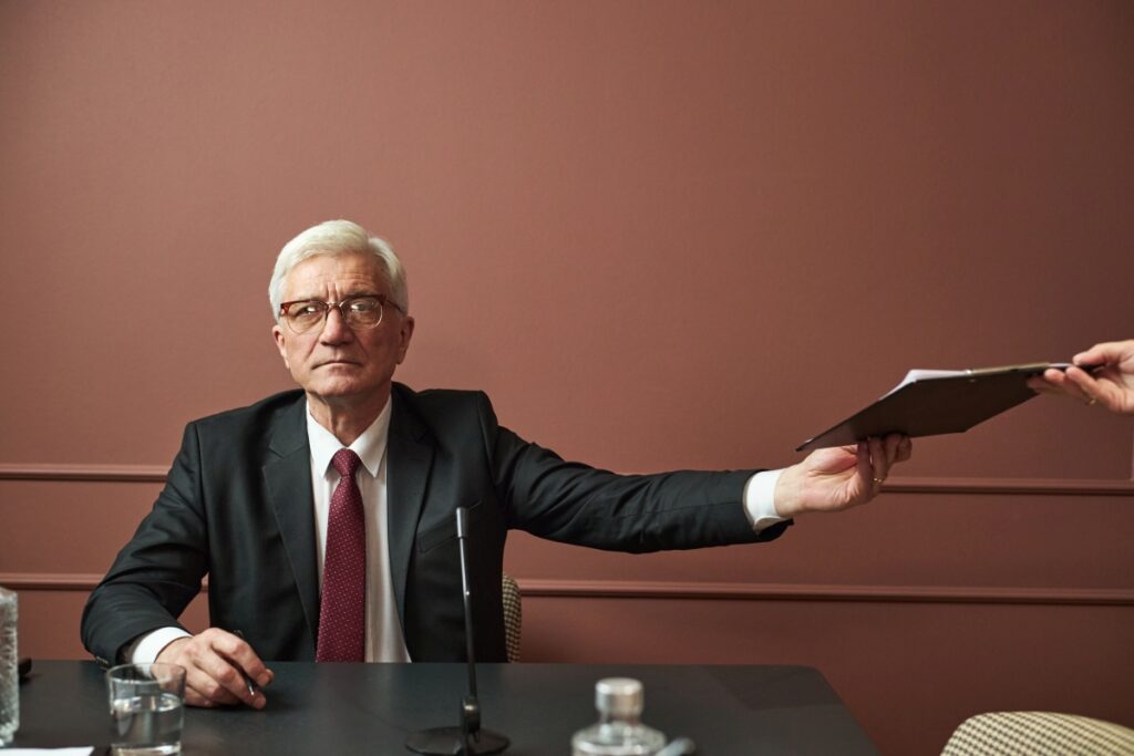 Rezygnacja prezesa zarządu z funkcji. Dlaczego poświadczenie podpisu u notariusza to konieczność?